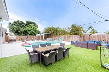 پانسیون Villa Camila 5br Luxury Home With Pool