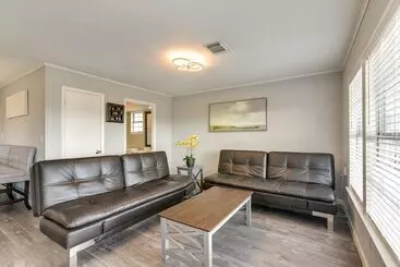 Hus på landet Pet Friendly Freeport Beach House W/ Covered Patio