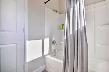 کلبه Sleek + Sunny Decatur Home Near Dtwn Atlanta!