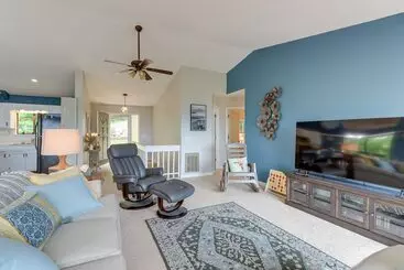 Mökkimajoitus Young Harris Home W/ Enchanted Valley Views!