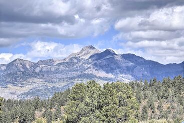 بيت ريفى Cozy Designer Home W/ Gorgeous Mountain Views!