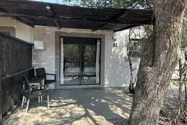 コテージ Leadwood Tree Safari Lodge