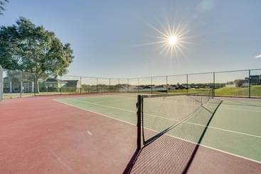 茅舍 Near Golf Courses: Modern Davenport Home W/ Pool