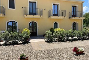 بنسيون Minissale Farm House