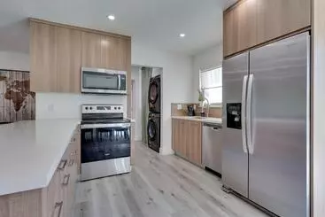 Mökkimajoitus Spacious + Serene Miami Home: Walk To Metrorail!