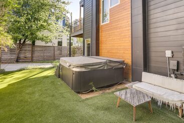 Сельский дом Stylish Austin Home W/ Hot Tub: 3 Mi To Downtown!