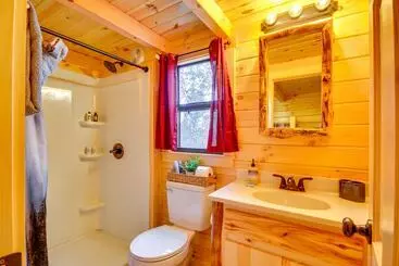 별장 Traphill Cabin Retreat W/ Scenic View & Fire Pit!