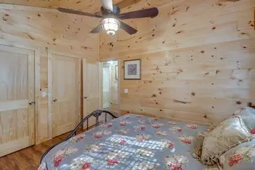 Mökkimajoitus Tumbling Shoals Cabin W/ Fire Pit: 1 Mi To Lake