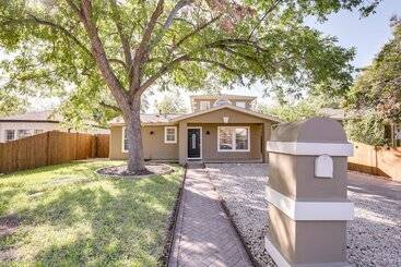 Сельский дом Vibrant Home W/ Patio: 5 Mi To Downtown Austin!