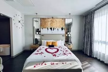 Chez Hotel Arlington Heights