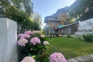 Bed and Breakfast Kut House