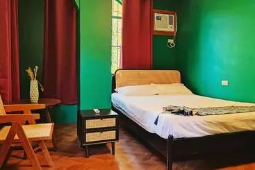 80 Bar Hostel
