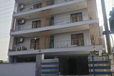 Hotel The Anvi Residency Sector 122