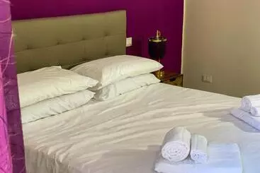 تختخواب و صبحانه Louma Rooms