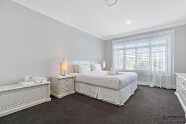 Пансион New Haven   Garden View Balcony