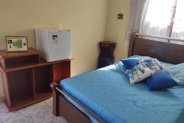 Pansiyon Quarto Confortavel Com Garagem