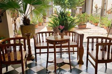 پانسیون L  Auletta