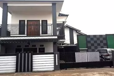 پانسیون Pondokan Guest House Rinjani Syariah