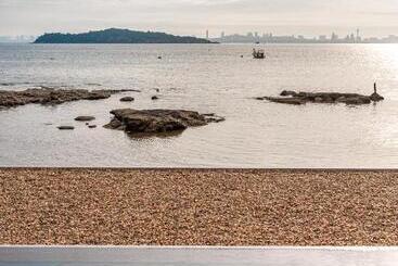 Tasana Bar And Luxury Resort