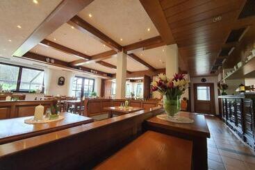 Отель Landhaus Oberaurach