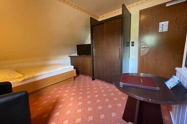 Hotelli Unter Den Linden