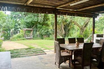 Appartement Loerieroep Estate   Mountainview Selfcatering Accommodation Nelspruit