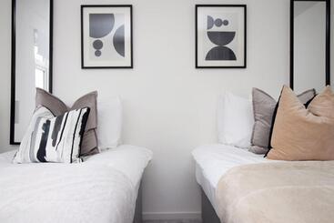 펜션 4 Br With Free On Street Parking