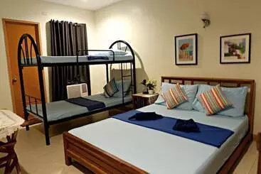 Food District Hostel Cebu Central