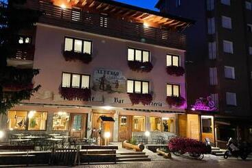 ホテル Albergo Soldanella