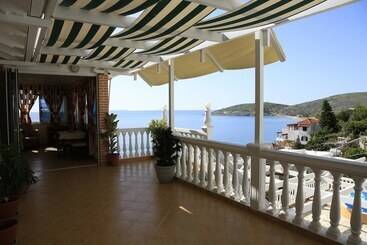 酒店 Qeparo Napolon Complex