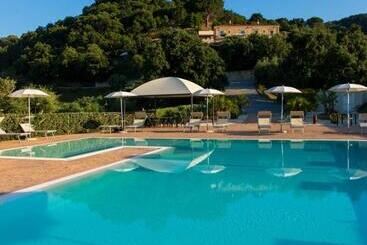 Хостел Villa Ginevra Resort Agrituristico