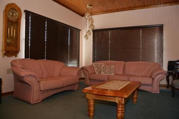 Pension Blue Crane Guest House Bloemfontein