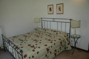 아파트 Residenza Torre Acquatino