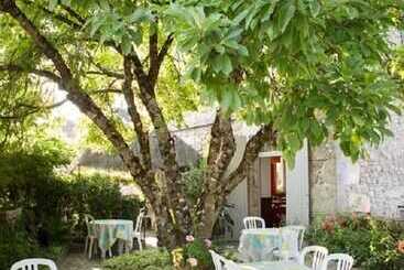 בית מלון כפרי Restaurant Le Sully