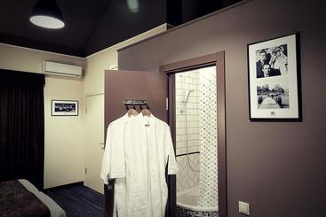 11 Hotel & Garden Boutique