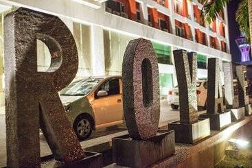 Отель Royale Signature