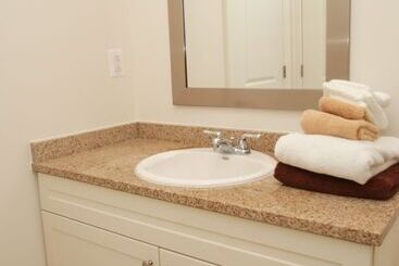 ツーリストアパートメント Renaissance Properties   2040 Market Street