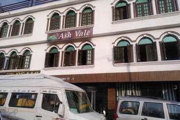 בית מלון כפרי Ash Vale