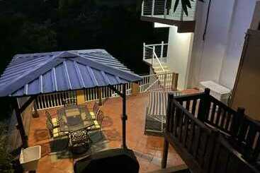 آپارتمان Mango Hill Retreat