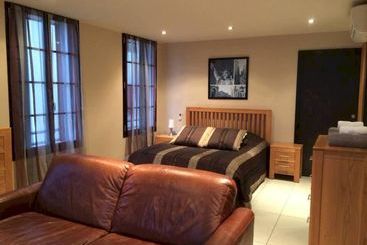 Apartmanszálloda Suites Coronell d'En Vila