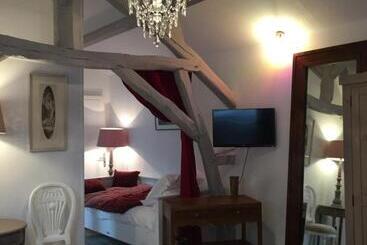 Aamiaismajoitus (B&B) Les Colonnes De Chanteloup