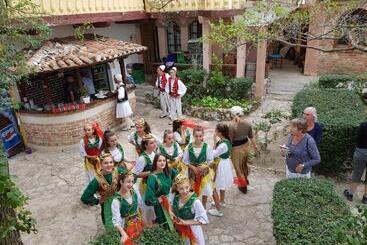 تختخواب و صبحانه Rooms Merlika  Inside The Castle