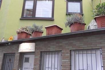 בית מלון כפרי Gästehaus Köln
