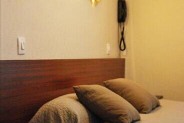 هتل Hôtel Avenir Jonquière