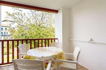 آپارتمان‌های توریست‌ها Studio Moderne Avec Piscine, Parc Naturel Près De La Corniche à Hendaye   Fr 1 2 303