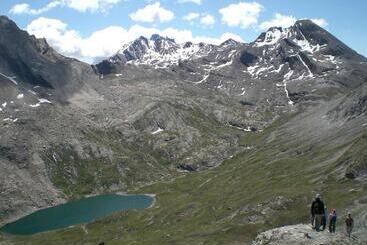 Отель Yak Avenir