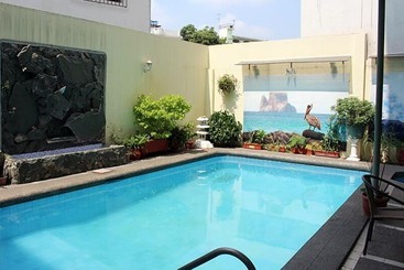 Hotell Hostal Perla Real Inn