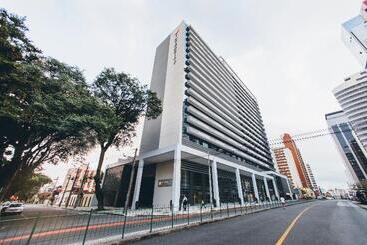 هتل Intercity Curitiba Centro Civico