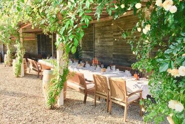 호텔 Valdonica Winery Fine Dine & Wine