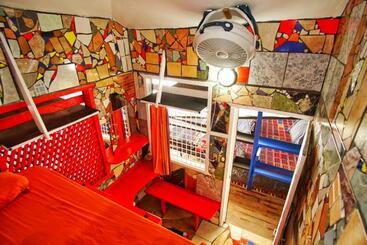 هاستل Rocking J's